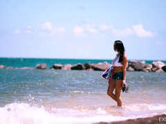 Victoria Vice finds that it is not hard to seduce a man with that cleavage