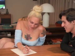 Huge PAWG vs Skinny Guy Hot MILF porn