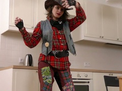 Natural curly whore Princess Mustang climbs onto the table to play with twat