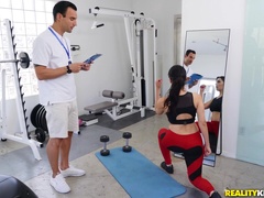 Wife rides cock during morning practice with personal trainer