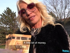 Cash for sex and this horny mature sure knows her role