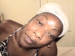 Dark skinned nympho Susan sends her lips pleasing a long white stick