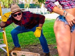 Sweet outdoor sex with a big-bottomed brunette Nikki Knightly