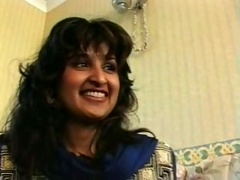 Cute Indian houswife gets naked on cam for a stranger